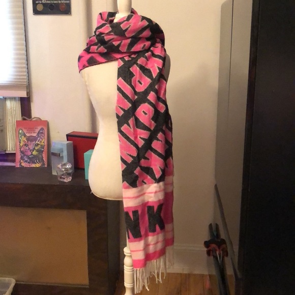 🆑FINAL PRICE‼️ Oversized green/black Victoria’s Secret pink scarf - Picture 3 of 3